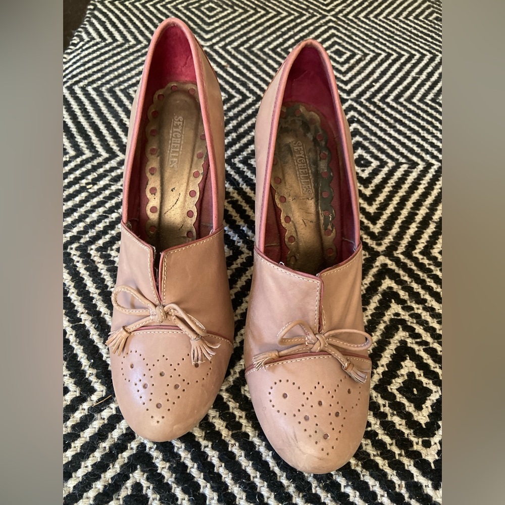 Seychelles pink leather block heels
